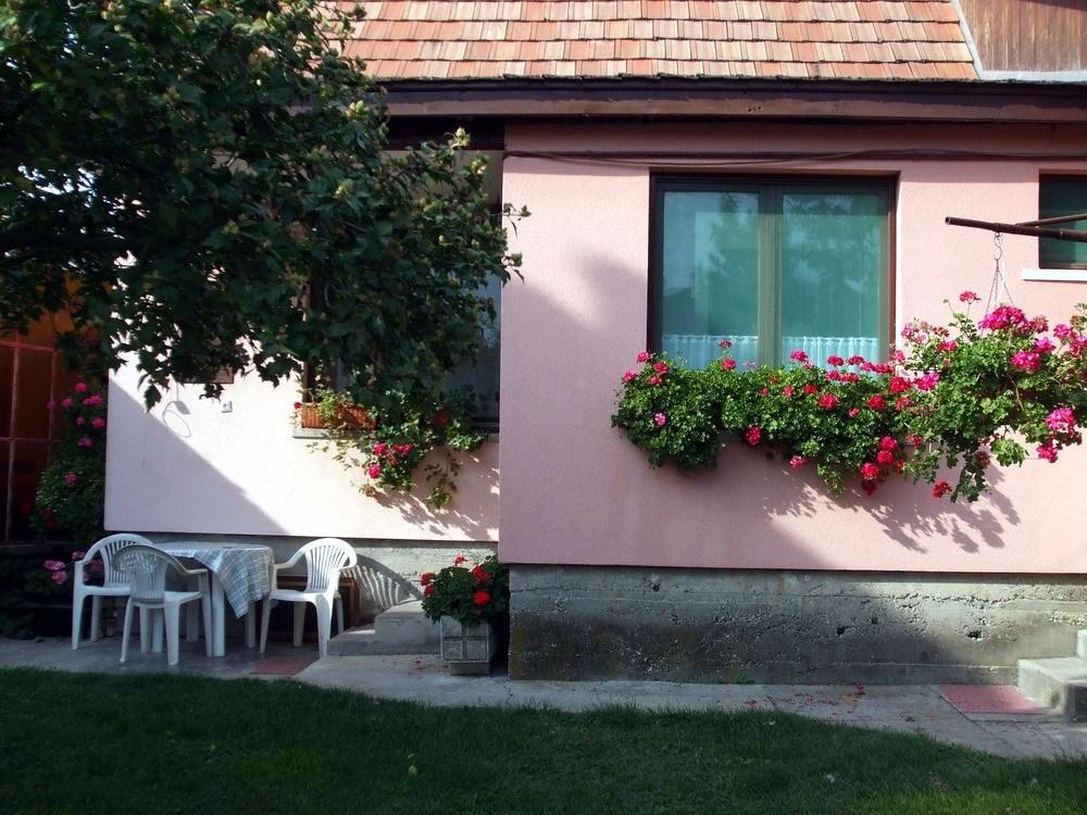 Lugas Szallas Jászberény Exteriör bild