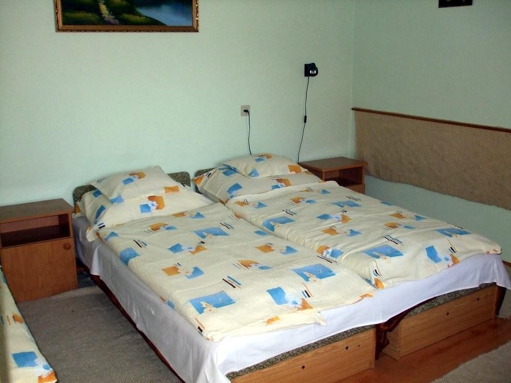 Lugas Szallas Jászberény Rum bild